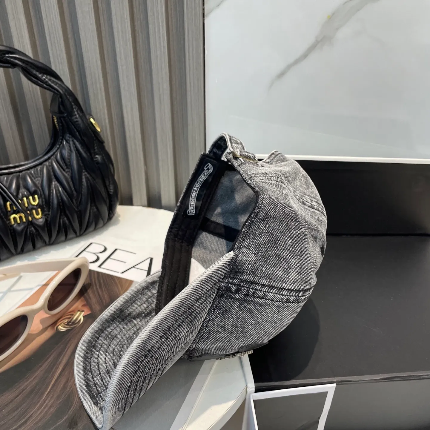 P76 Crow Heart 🆕🆕25 new baseball cap, stylish and classic cross logo, casual with a cool feeling, unisex style, same style for men and women! Very easy to match! Head circumference: 56-58cm is available